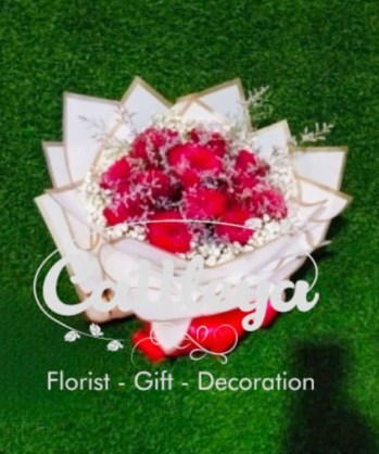 buket bunga mawar merah