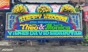 bunga papan gandeng 3 mahkota bunga segar