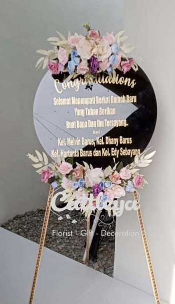 papan bunga akrilik congratulations
